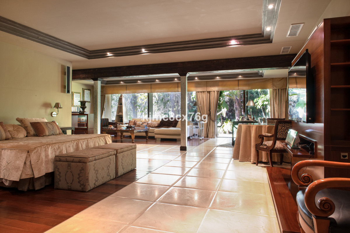 Huis te koop in Calahonda | 7 slaapkamers H3985696