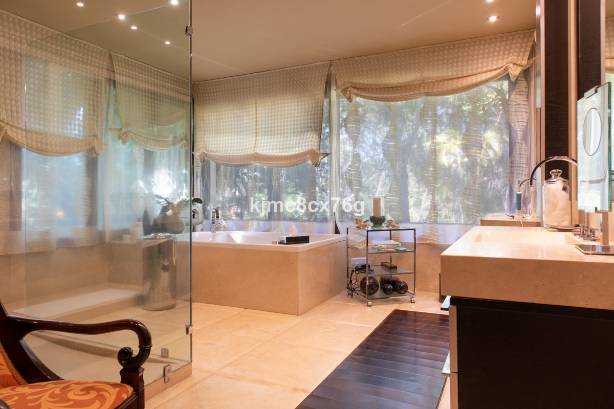 Huis te koop in Calahonda | 7 slaapkamers H3985696