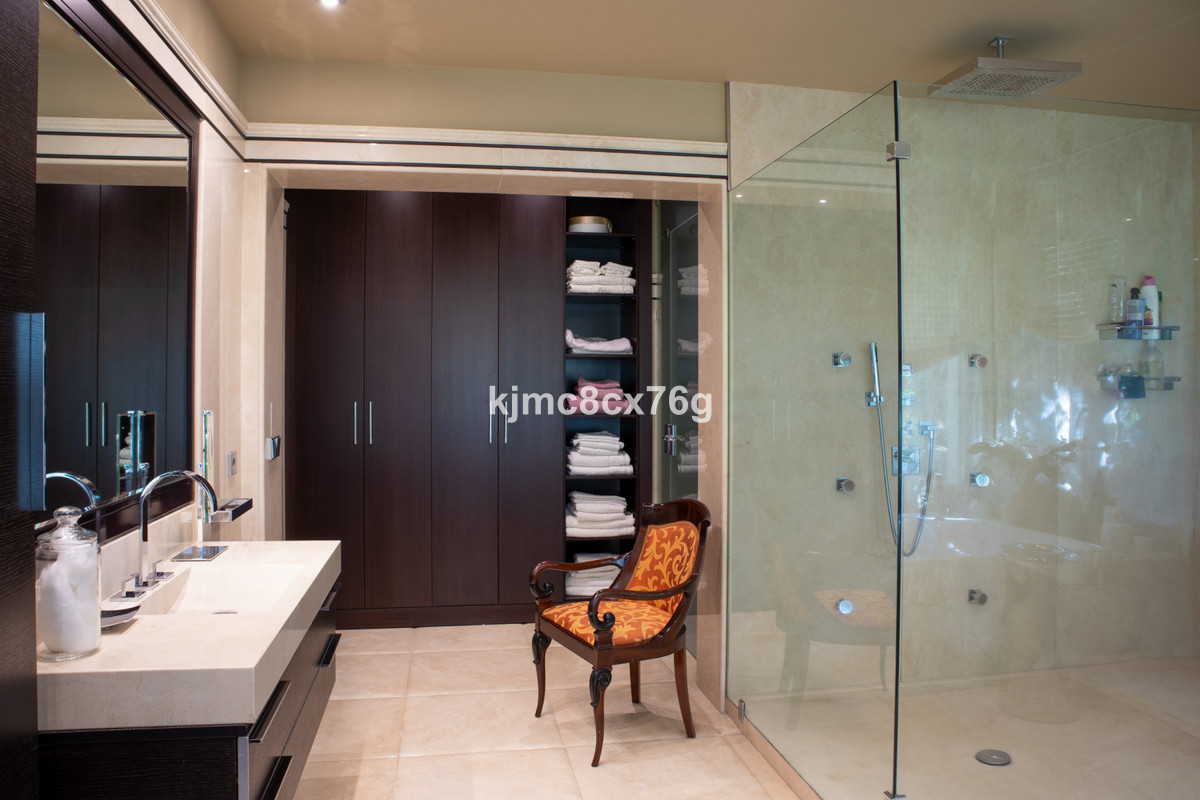 Huis te koop in Calahonda | 7 slaapkamers H3985696