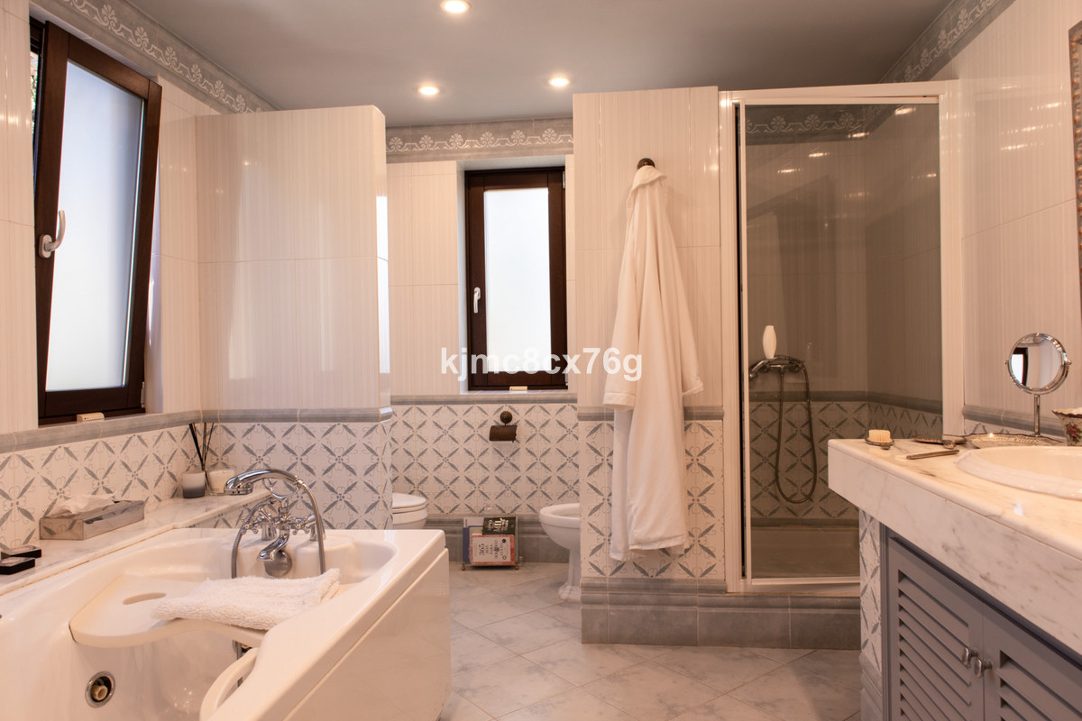 Huis te koop in Calahonda | 7 slaapkamers H3985696