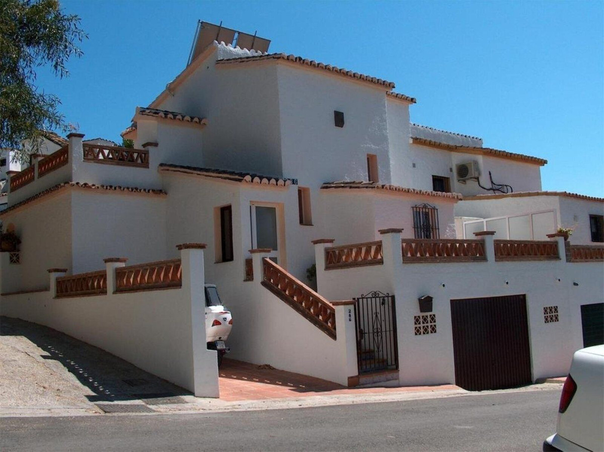 House for sale in Calahonda | 4 bedrooms H5025967