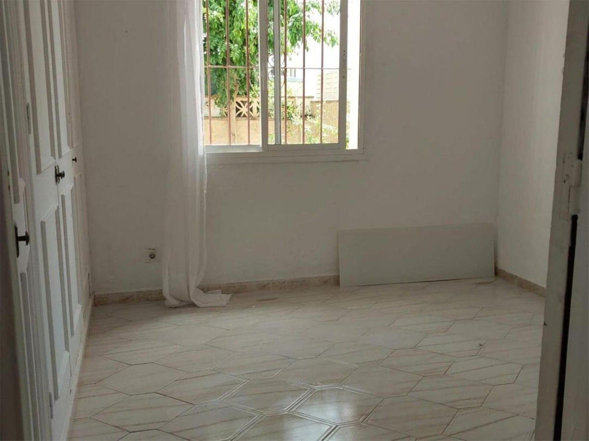 House for sale in Calahonda | 4 bedrooms H5025967