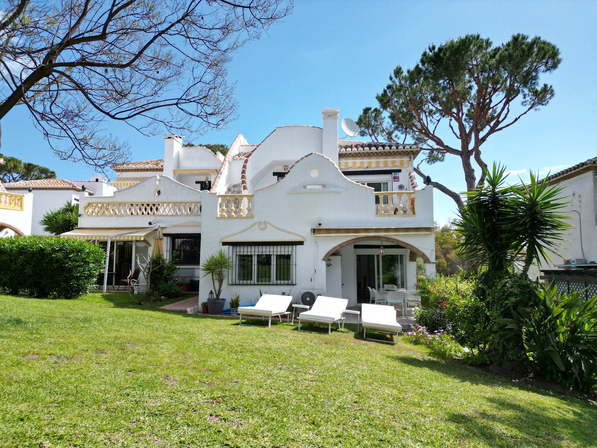Semi-Vrijstaande Villa in Calahonda-1