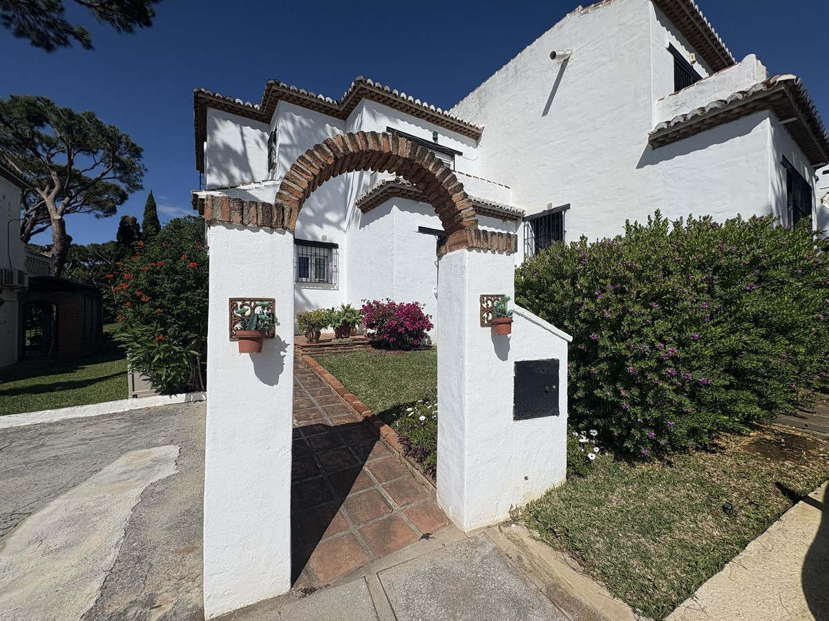 Semi-Vrijstaande Villa in Calahonda-26