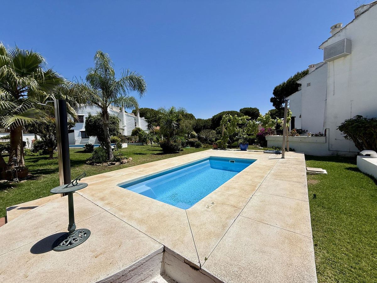 Semi-Vrijstaande Villa in Calahonda-13