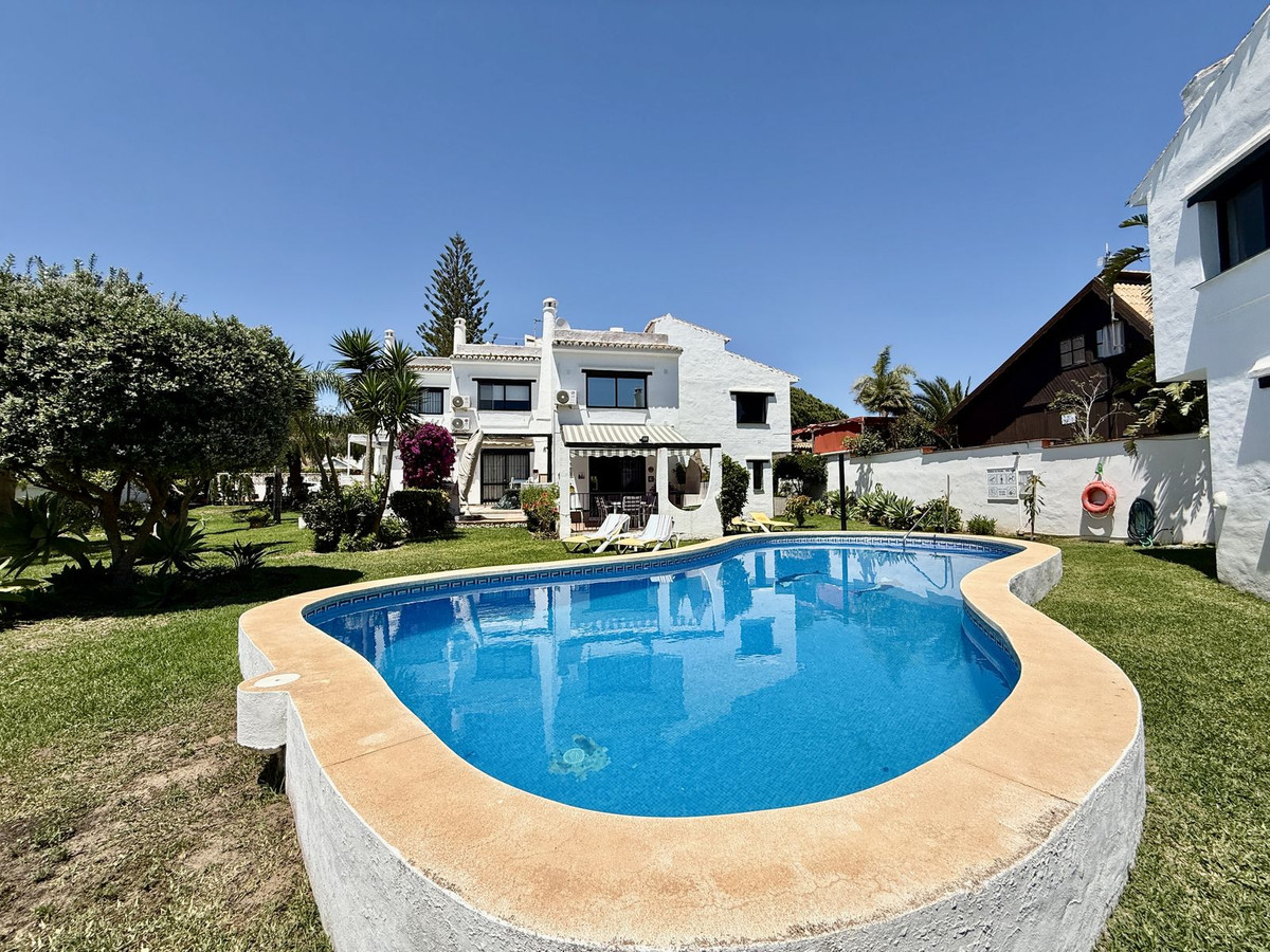 Semi-Vrijstaande Villa in Calahonda-14