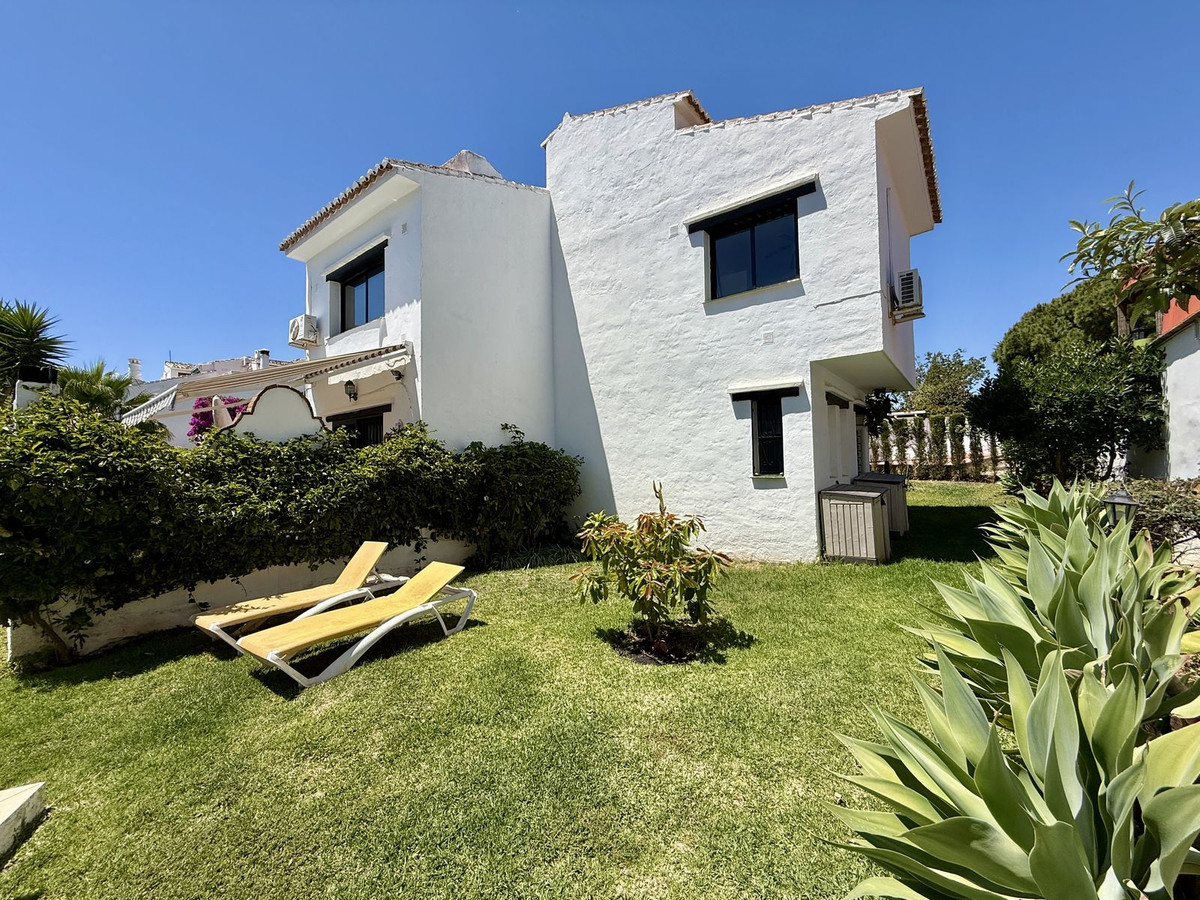 Semi-Vrijstaande Villa in Calahonda-16