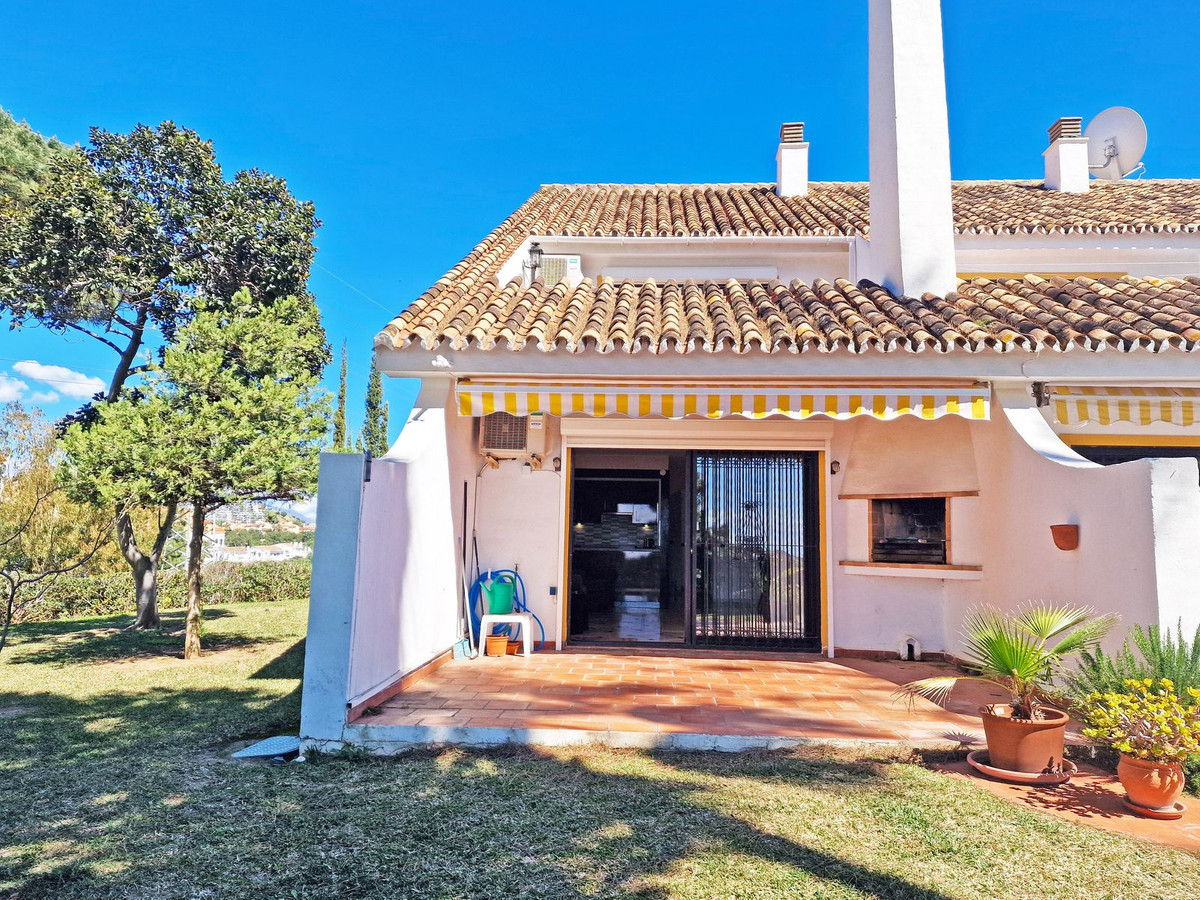 Semi-Vrijstaande Villa in Calahonda-24