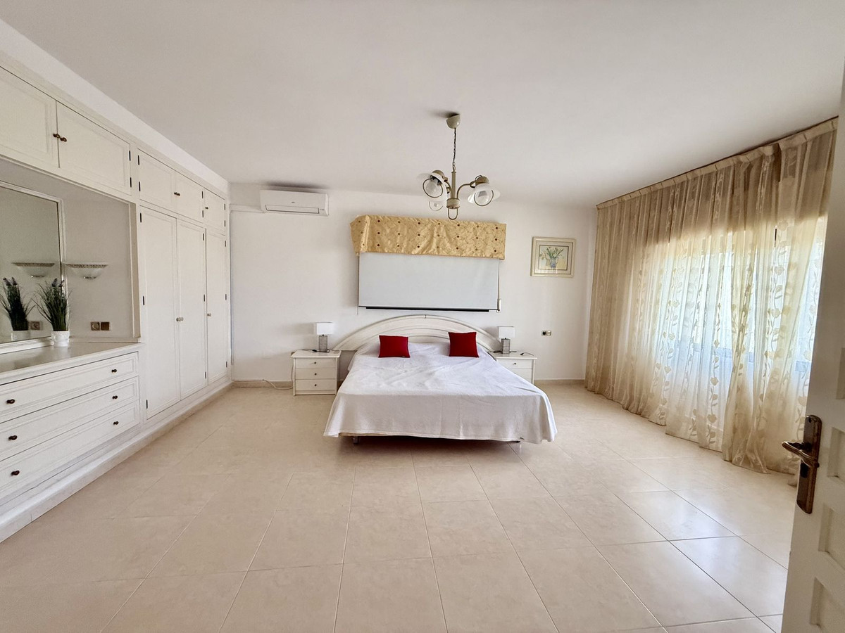 Huis te koop in Calahonda | 6 slaapkamers H5400106