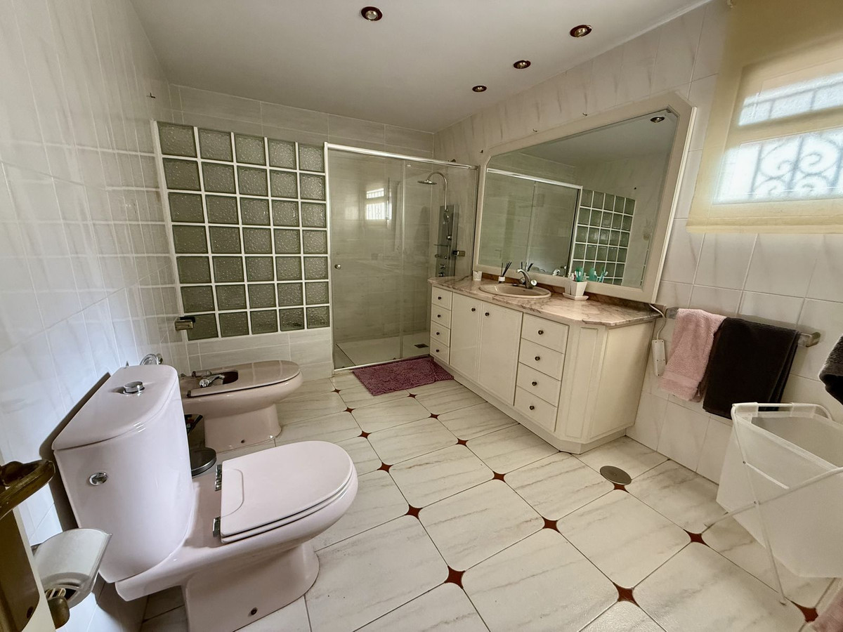 Huis te koop in Calahonda | 6 slaapkamers H5400106