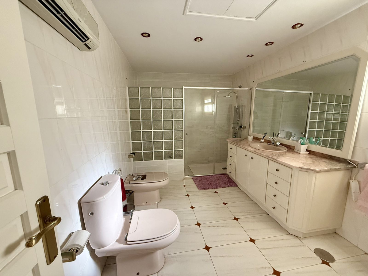 Huis te koop in Calahonda | 6 slaapkamers H5400106