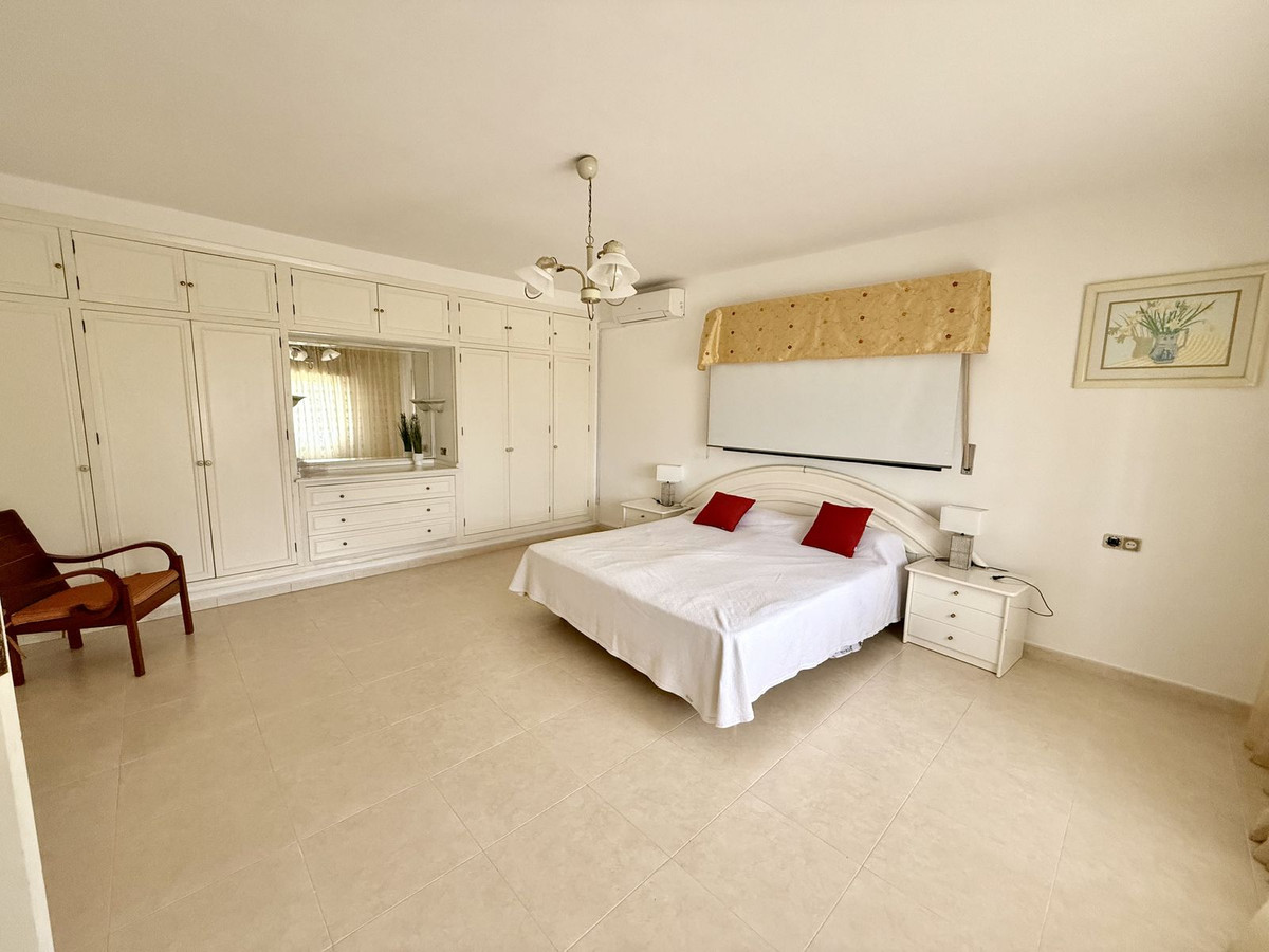 Huis te koop in Calahonda | 6 slaapkamers H5400106