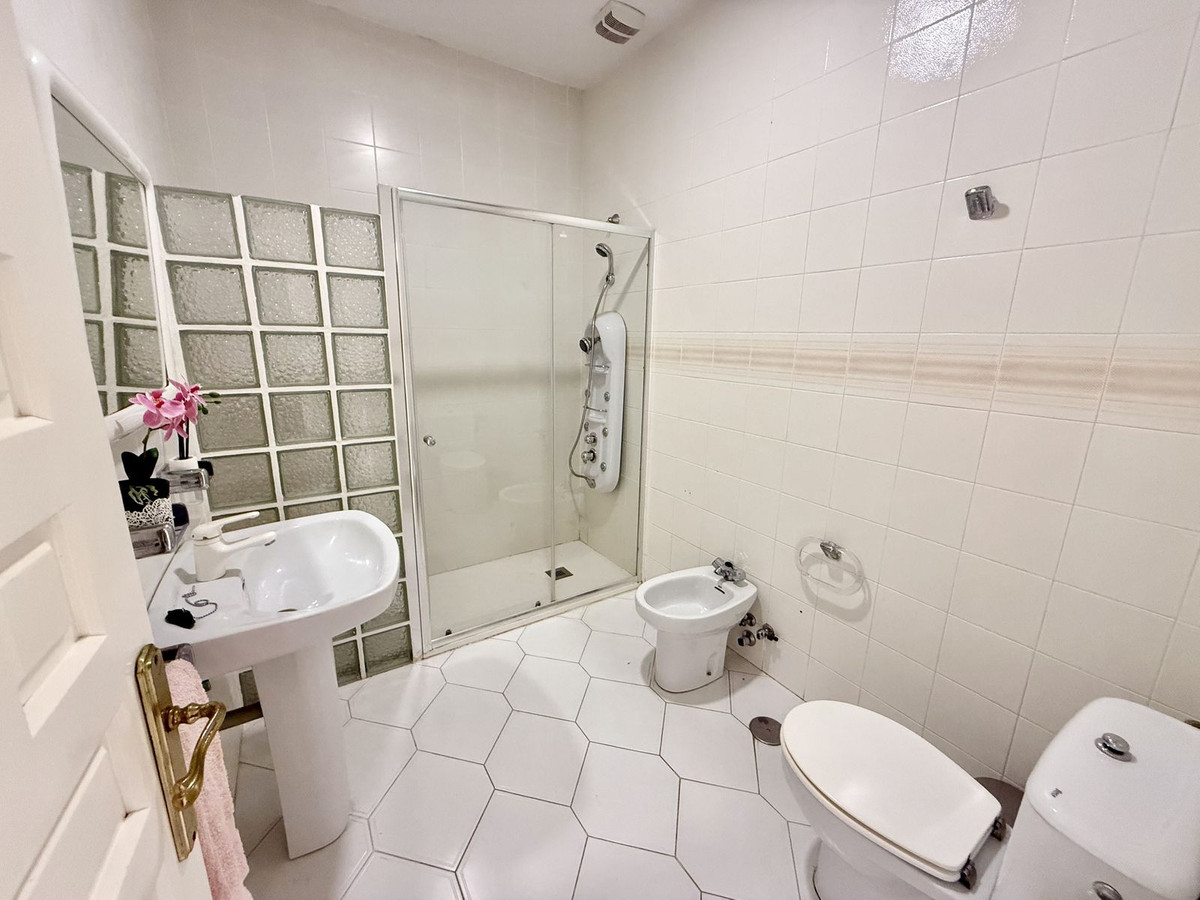 Huis te koop in Calahonda | 6 slaapkamers H5400106