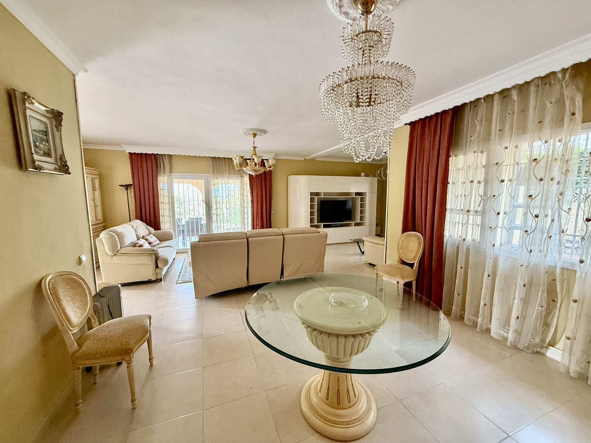 Huis te koop in Calahonda | 6 slaapkamers H5400106