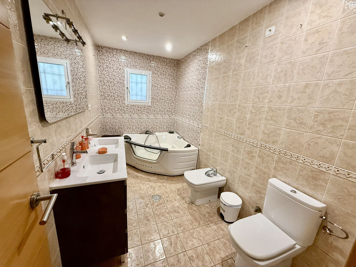 Huis te koop in Calahonda | 6 slaapkamers H5400106