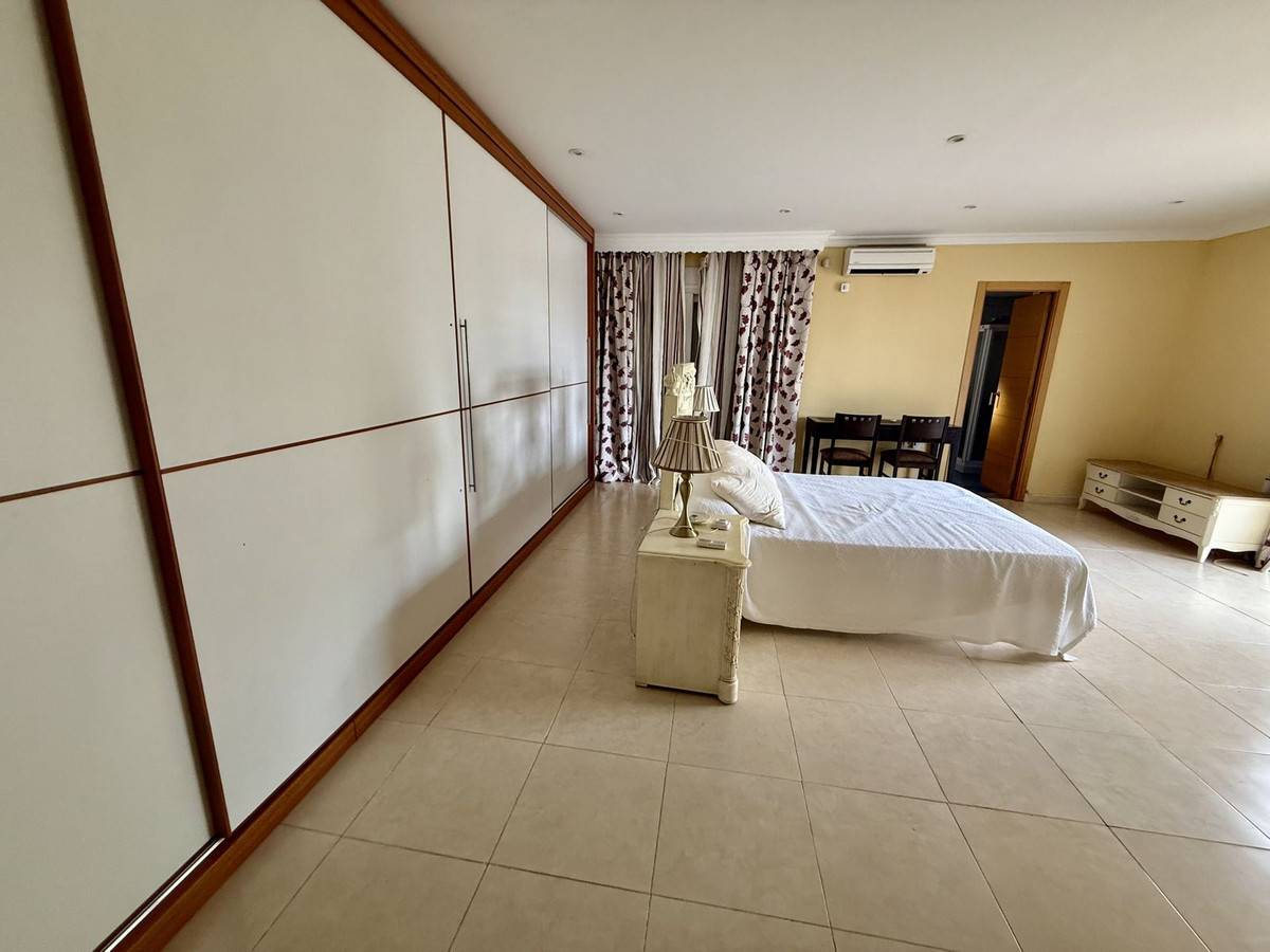 Huis te koop in Calahonda | 6 slaapkamers H5400106