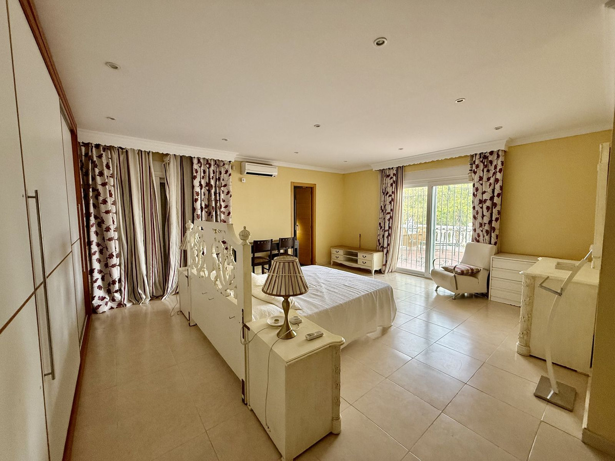Huis te koop in Calahonda | 6 slaapkamers H5400106