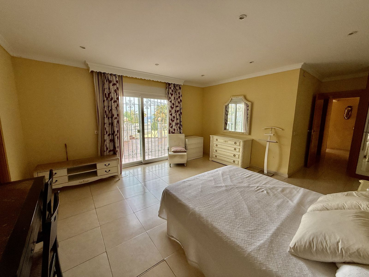 Huis te koop in Calahonda | 6 slaapkamers H5400106