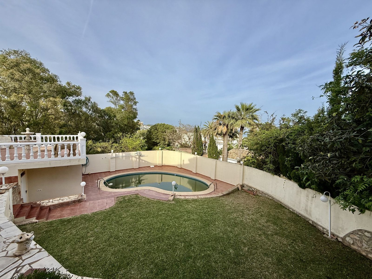 Huis te koop in Calahonda | 6 slaapkamers H5400106