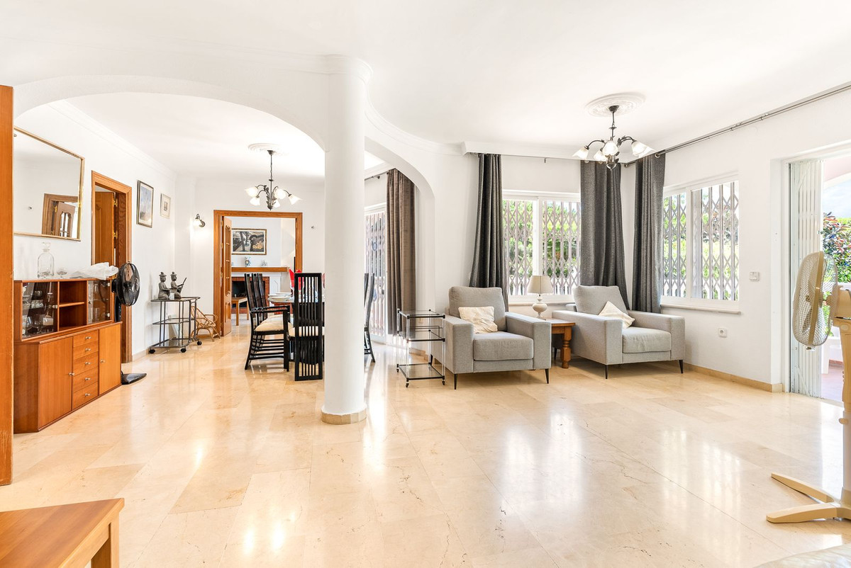 Huis te koop in Calahonda | 5 slaapkamers H5440537