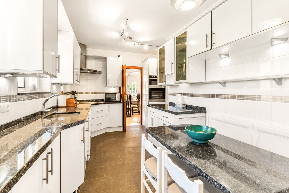 Huis te koop in Calahonda | 5 slaapkamers H5440537