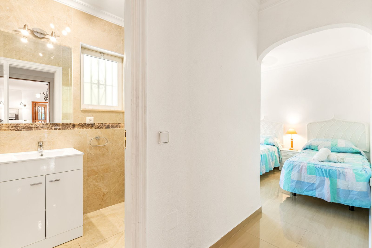 Huis te koop in Calahonda | 5 slaapkamers H5440537
