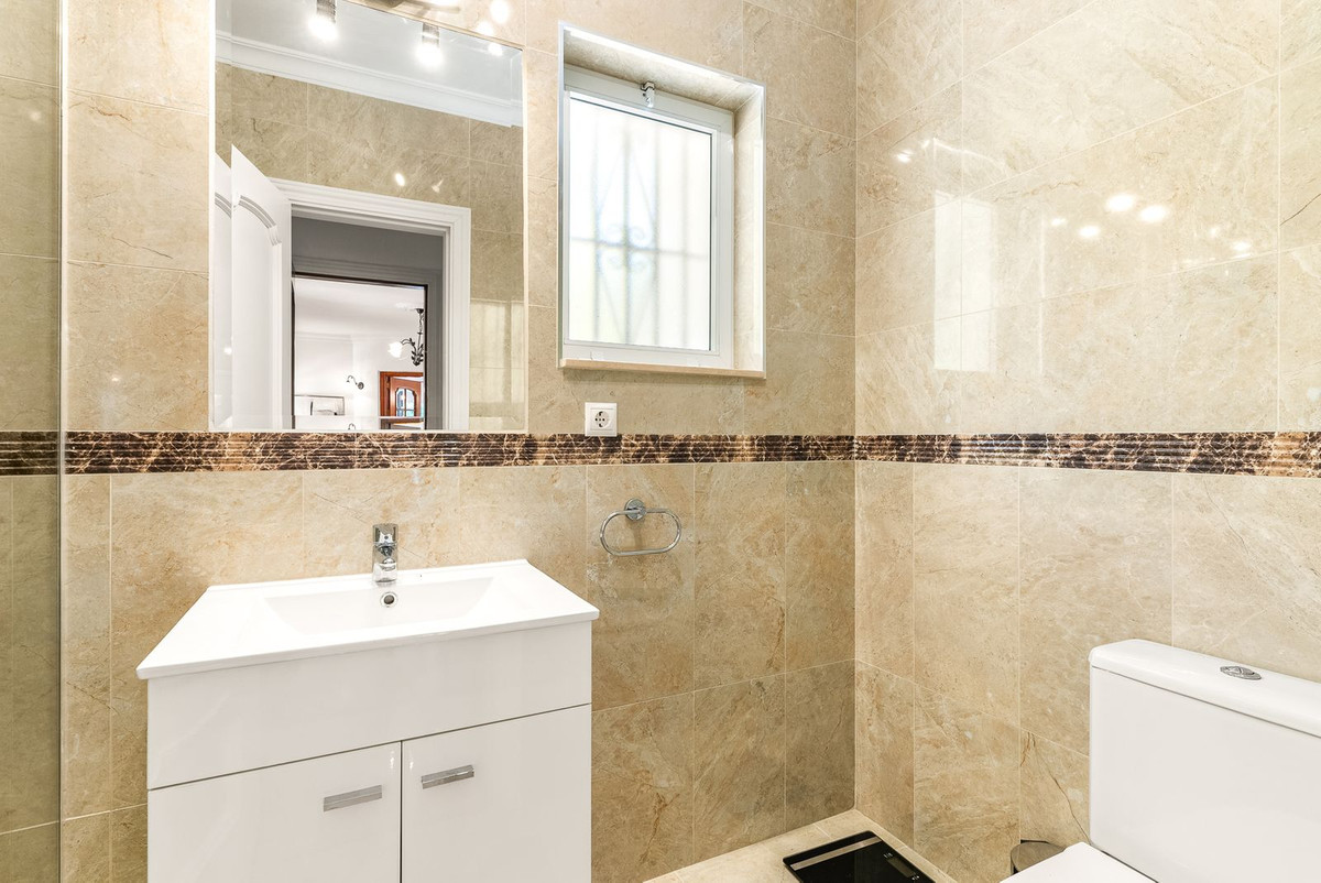 Huis te koop in Calahonda | 5 slaapkamers H5440537
