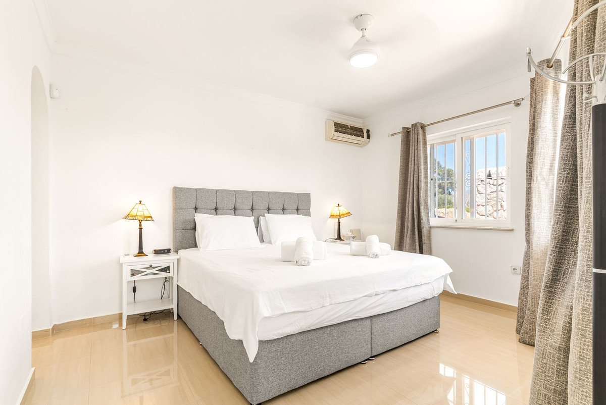 Huis te koop in Calahonda | 5 slaapkamers H5440537