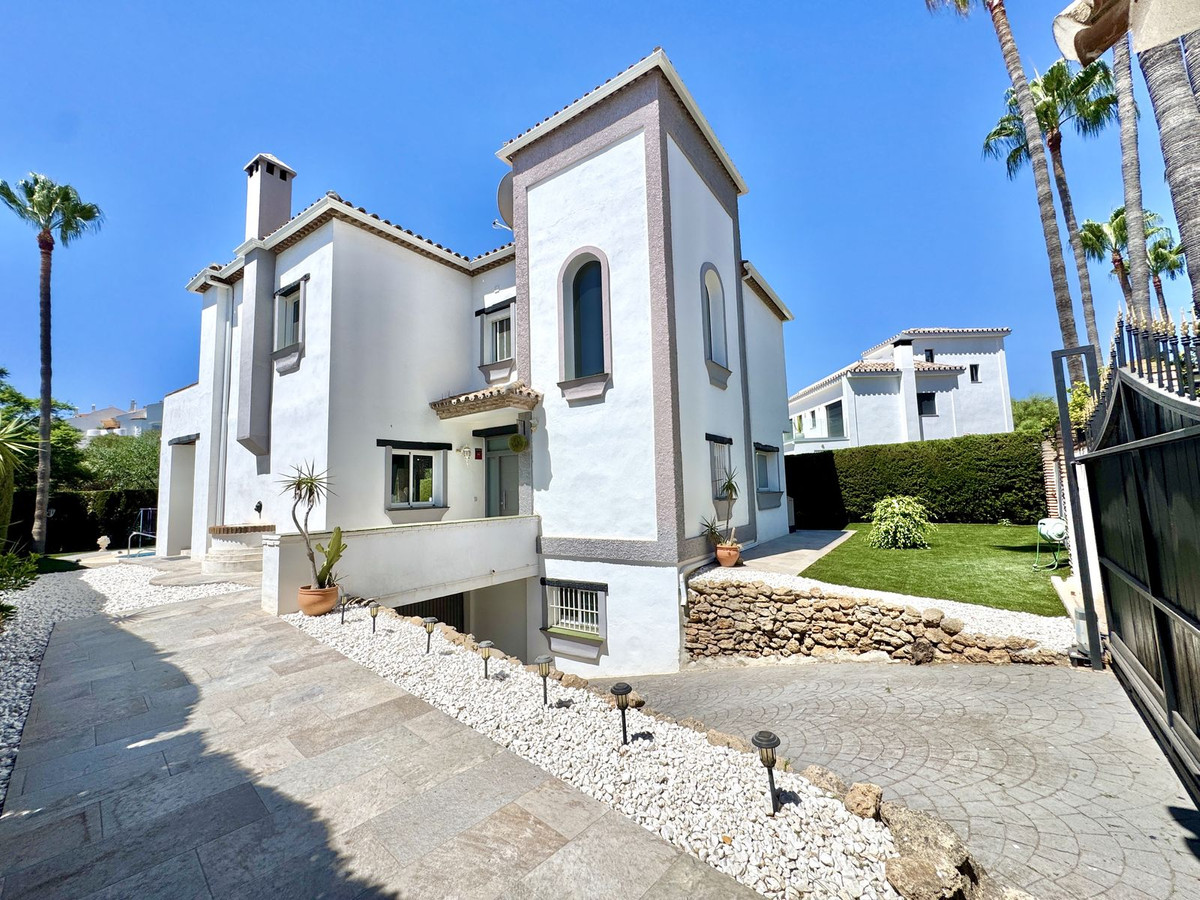 Huis te koop in Calahonda | 4 slaapkamers H5502646
