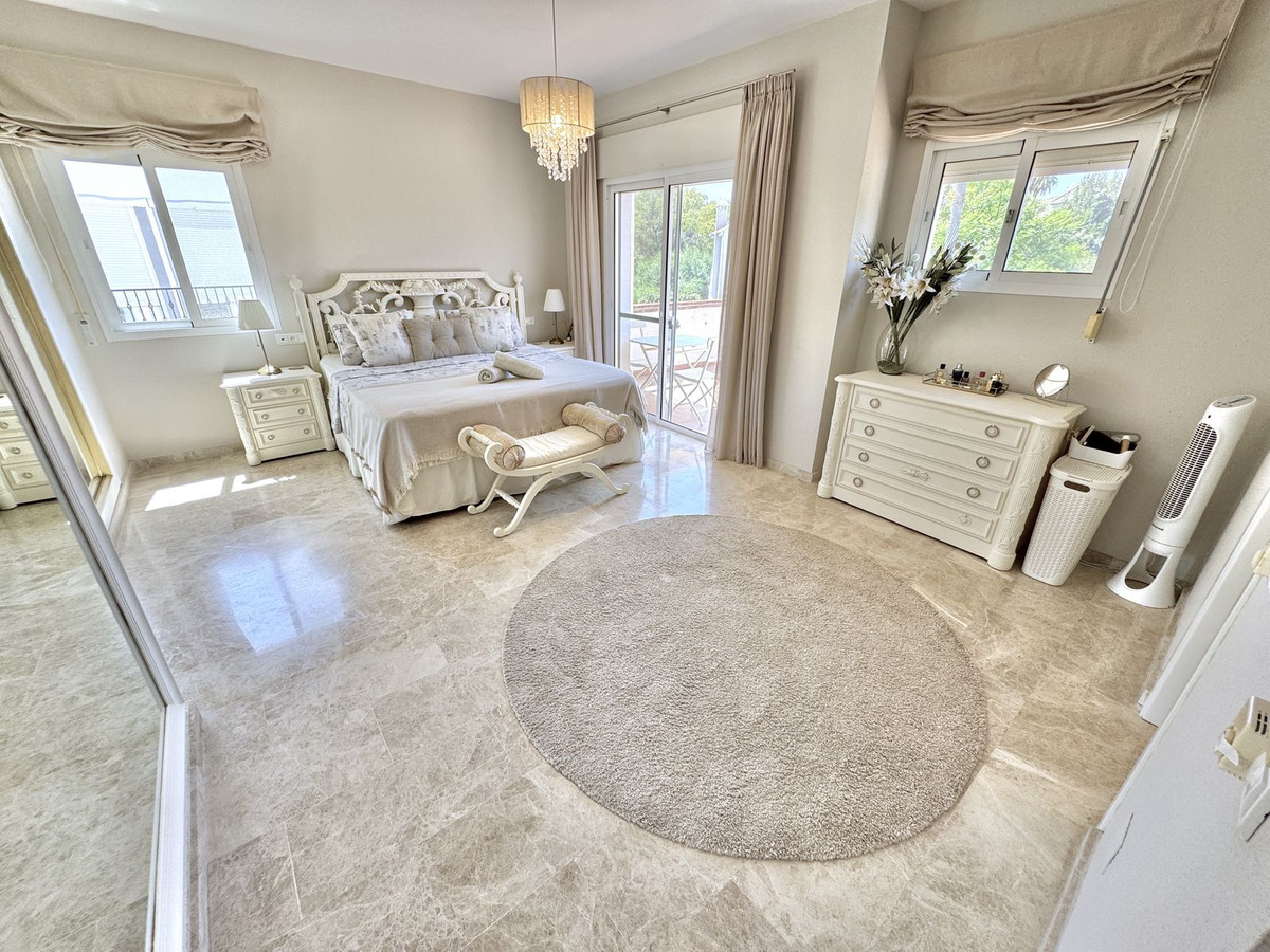 Huis te koop in Calahonda | 4 slaapkamers H5502646