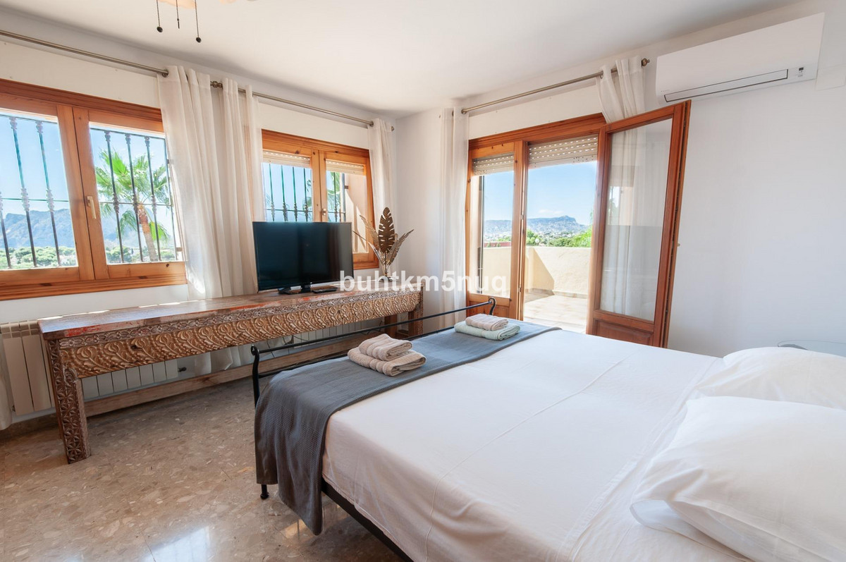 Vrijstaande Villa te koop in Calpe | 8 slaapkamers H5528032