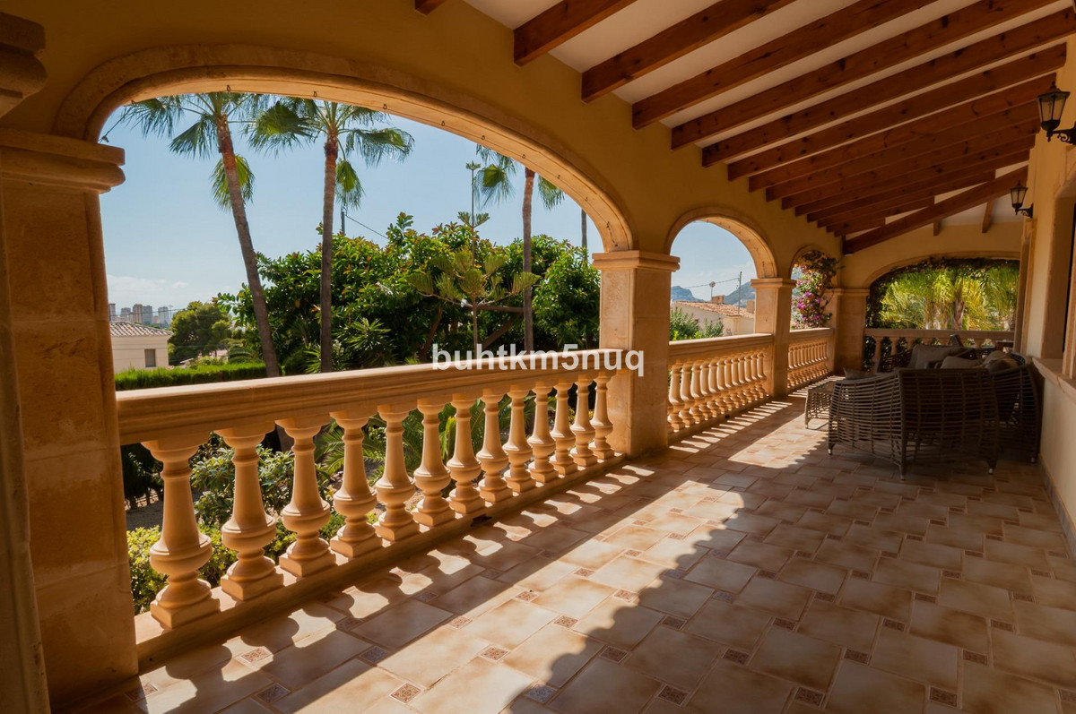 Vrijstaande Villa te koop in Calpe | 8 slaapkamers H5528032