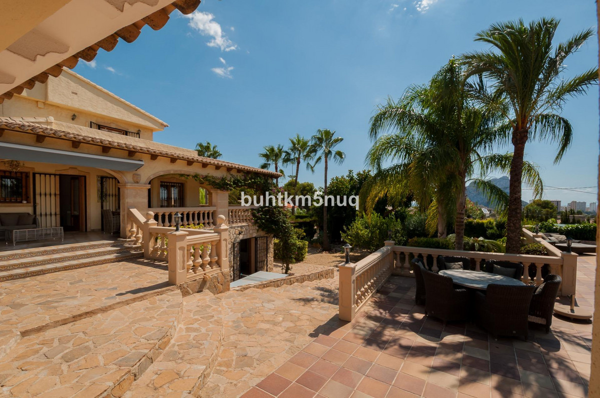Vrijstaande Villa te koop in Calpe | 8 slaapkamers H5528032