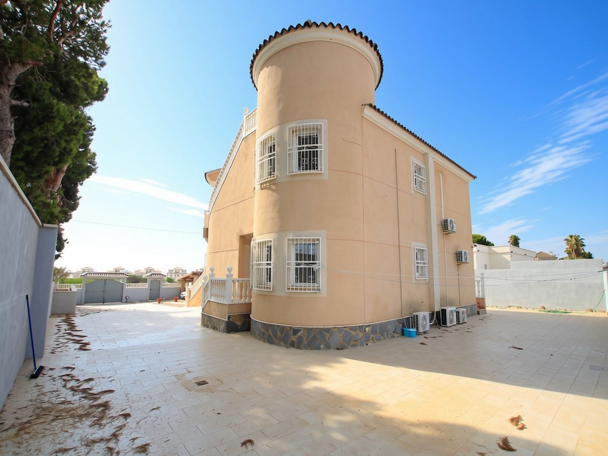 Huis te koop in Campoamor | 5 slaapkamers H5448694