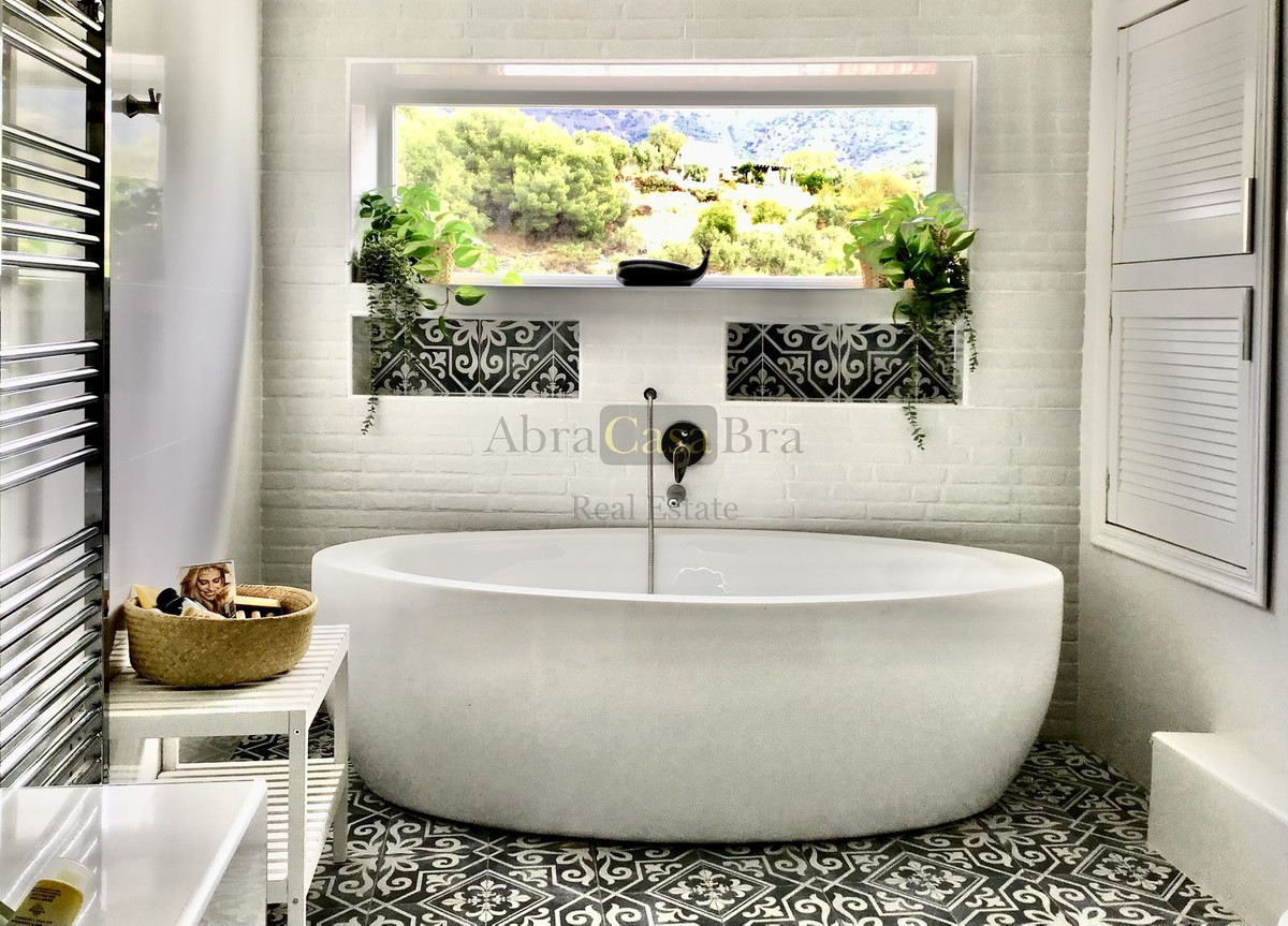 Huis te koop in Canillas de Albaida | 16 slaapkamers H4773532
