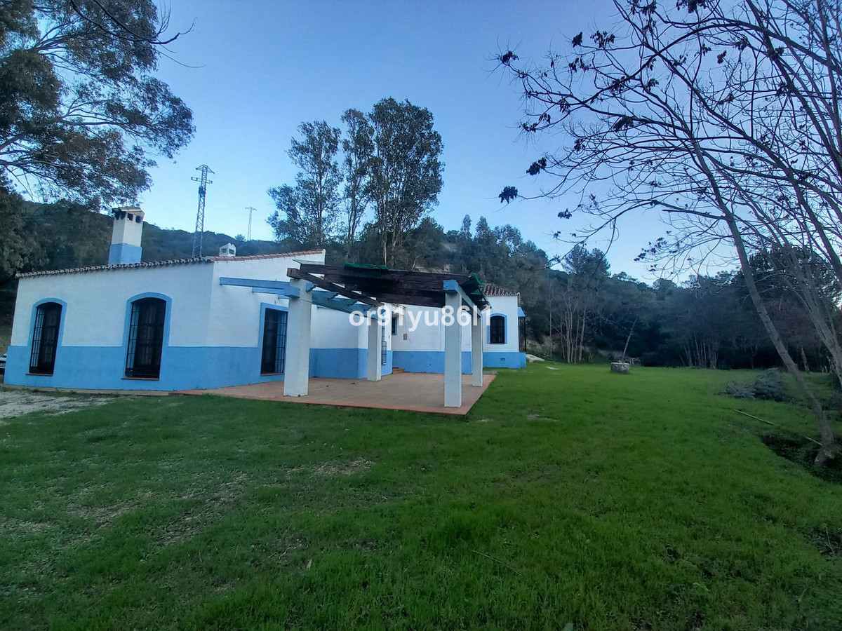 Finca - Cortijo for sale in Casares | 5 bedrooms H4088860