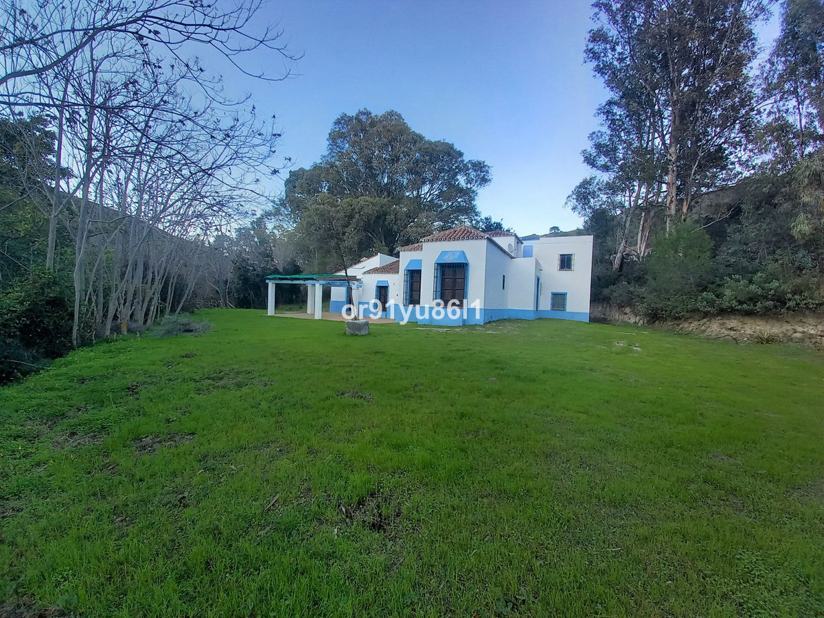 Finca - Cortijo for sale in Casares | 5 bedrooms H4088860