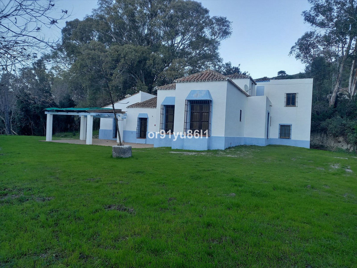 Finca - Cortijo for sale in Casares | 5 bedrooms H4088860