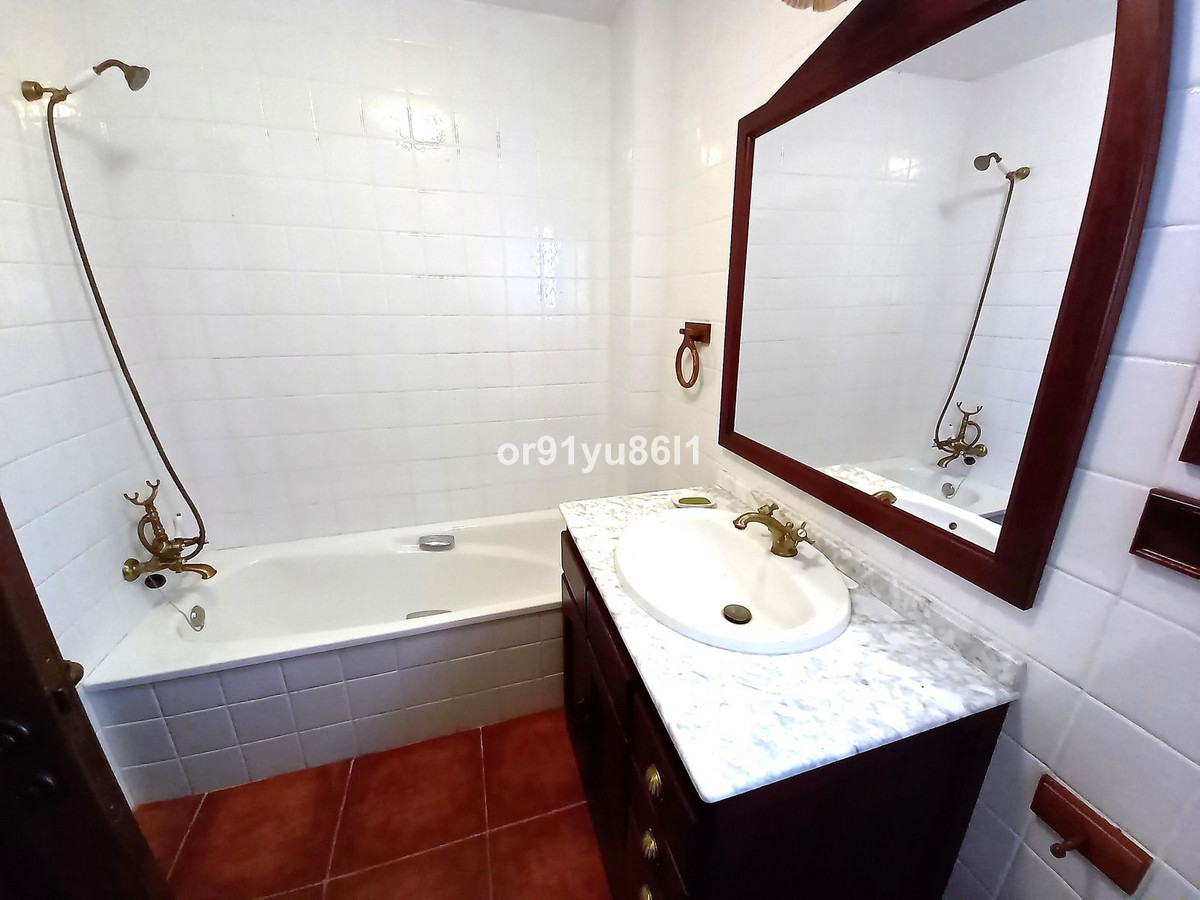 Finca - Cortijo for sale in Casares | 5 bedrooms H4088860