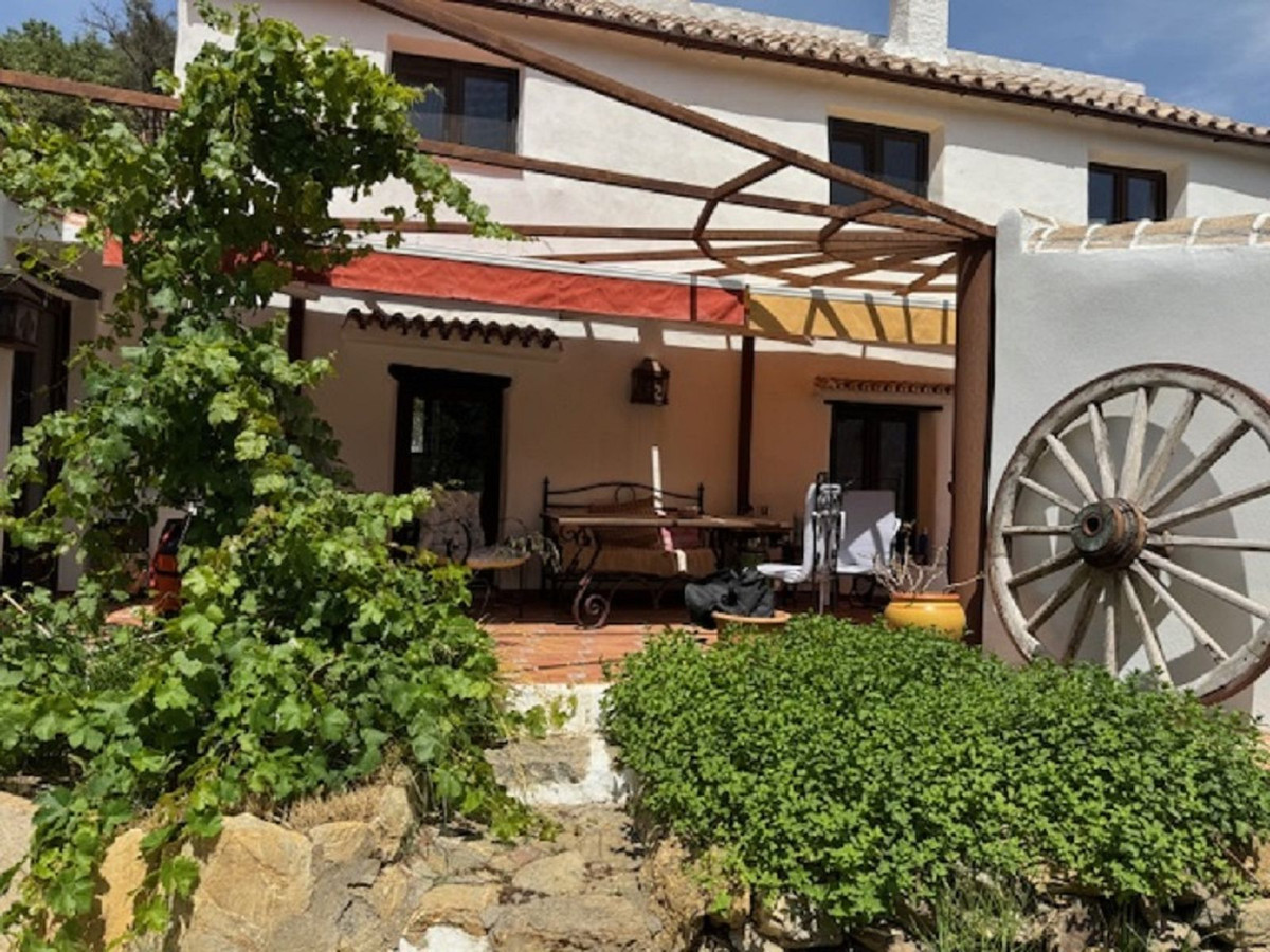 Finca - Cortijo te koop in Casares | 4 slaapkamers H5081452