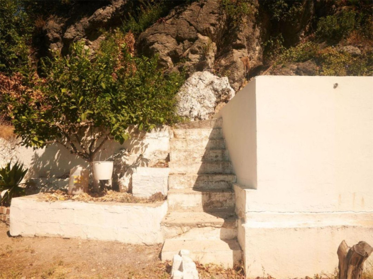 Finca - Cortijo te koop in Casares | 1 slaapkamers H5317441