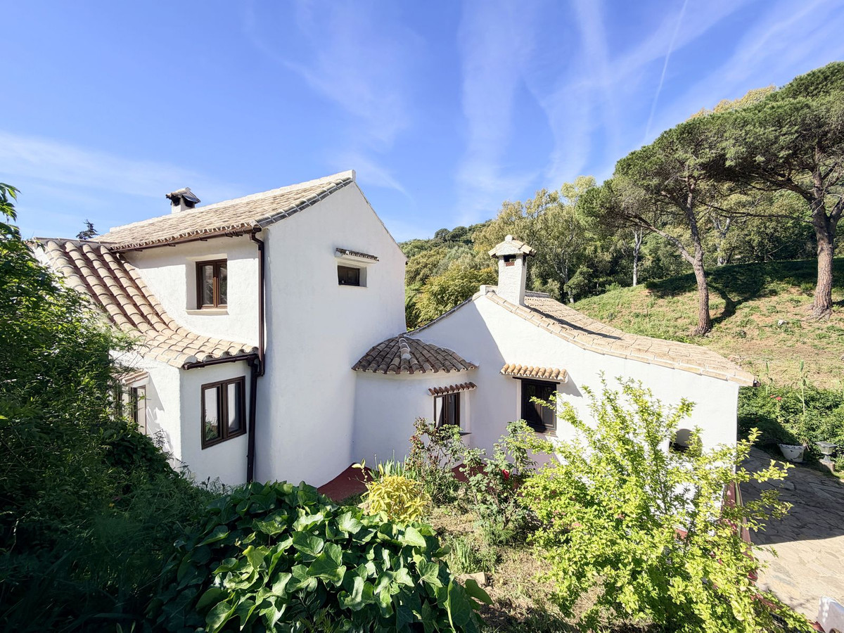 Finca - Cortijo te koop in Casares | 4 slaapkamers H5374579