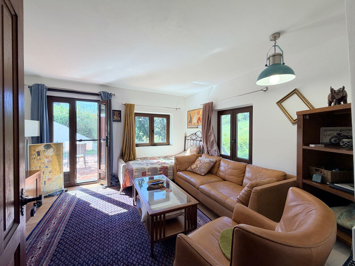 Finca - Cortijo te koop in Casares | 4 slaapkamers H5374579