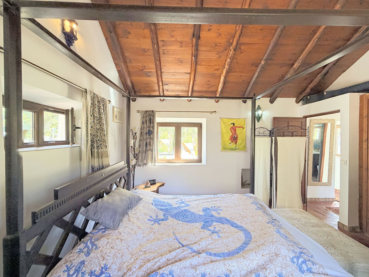 Finca - Cortijo te koop in Casares | 4 slaapkamers H5374579