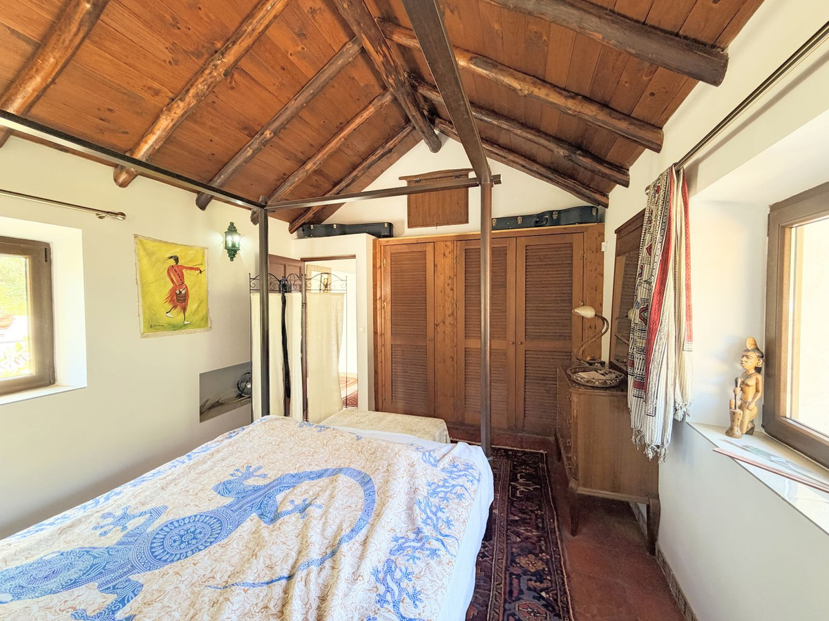 Finca - Cortijo te koop in Casares | 4 slaapkamers H5374579