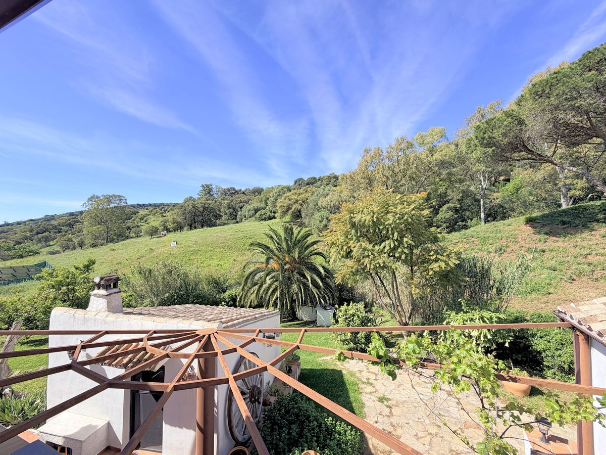 Finca - Cortijo te koop in Casares | 4 slaapkamers H5374579