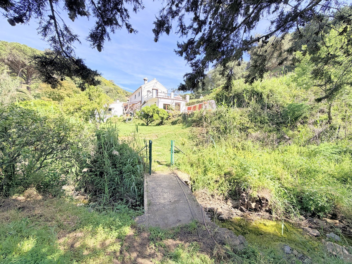 Finca - Cortijo te koop in Casares | 4 slaapkamers H5374579
