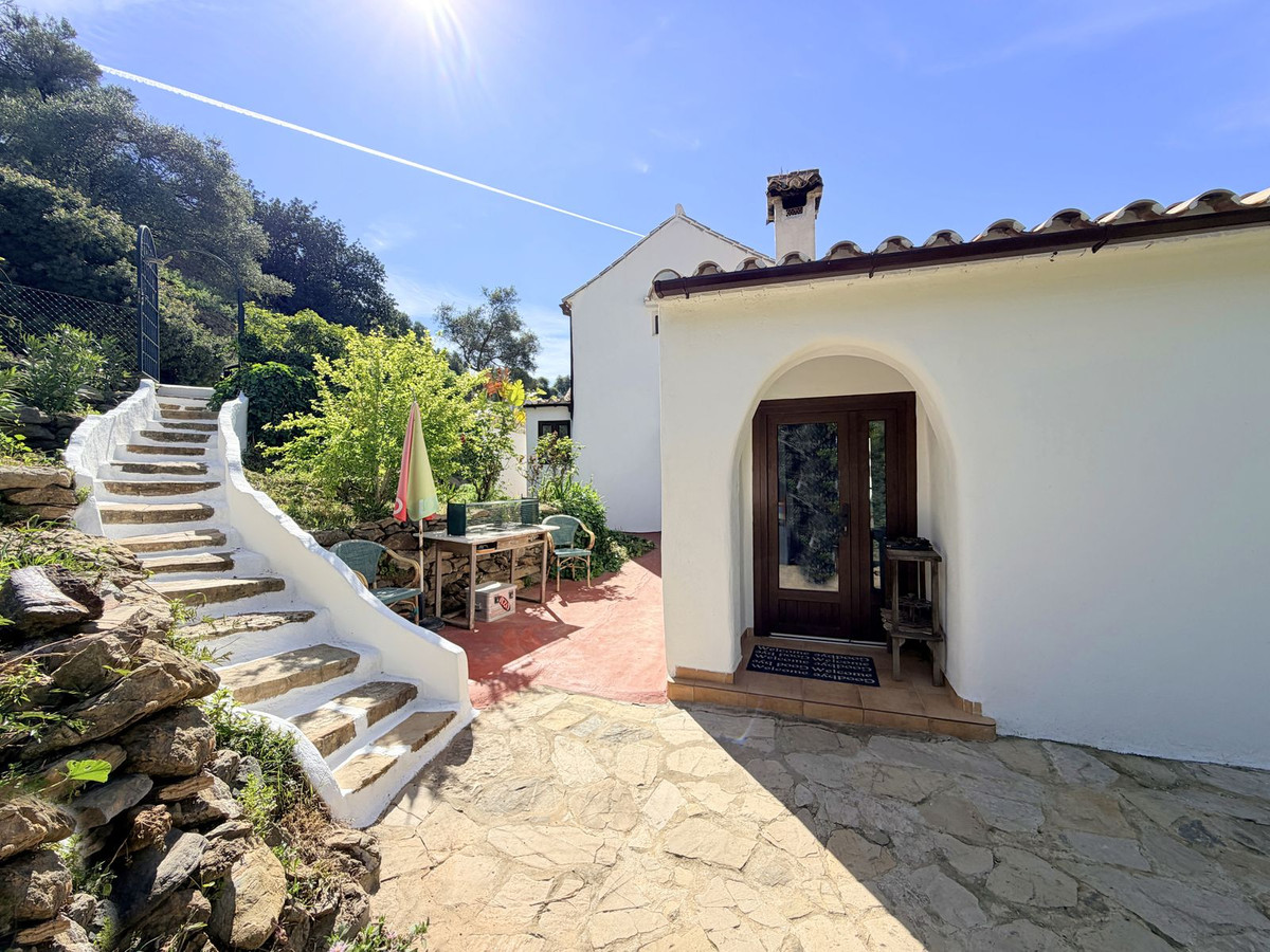 Finca - Cortijo te koop in Casares | 4 slaapkamers H5374579