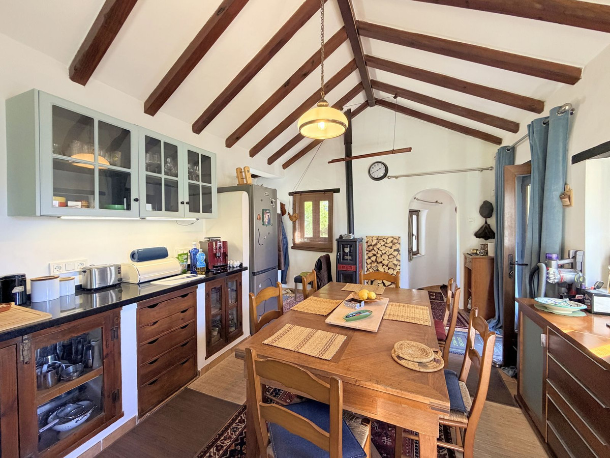 Finca - Cortijo te koop in Casares | 4 slaapkamers H5374579