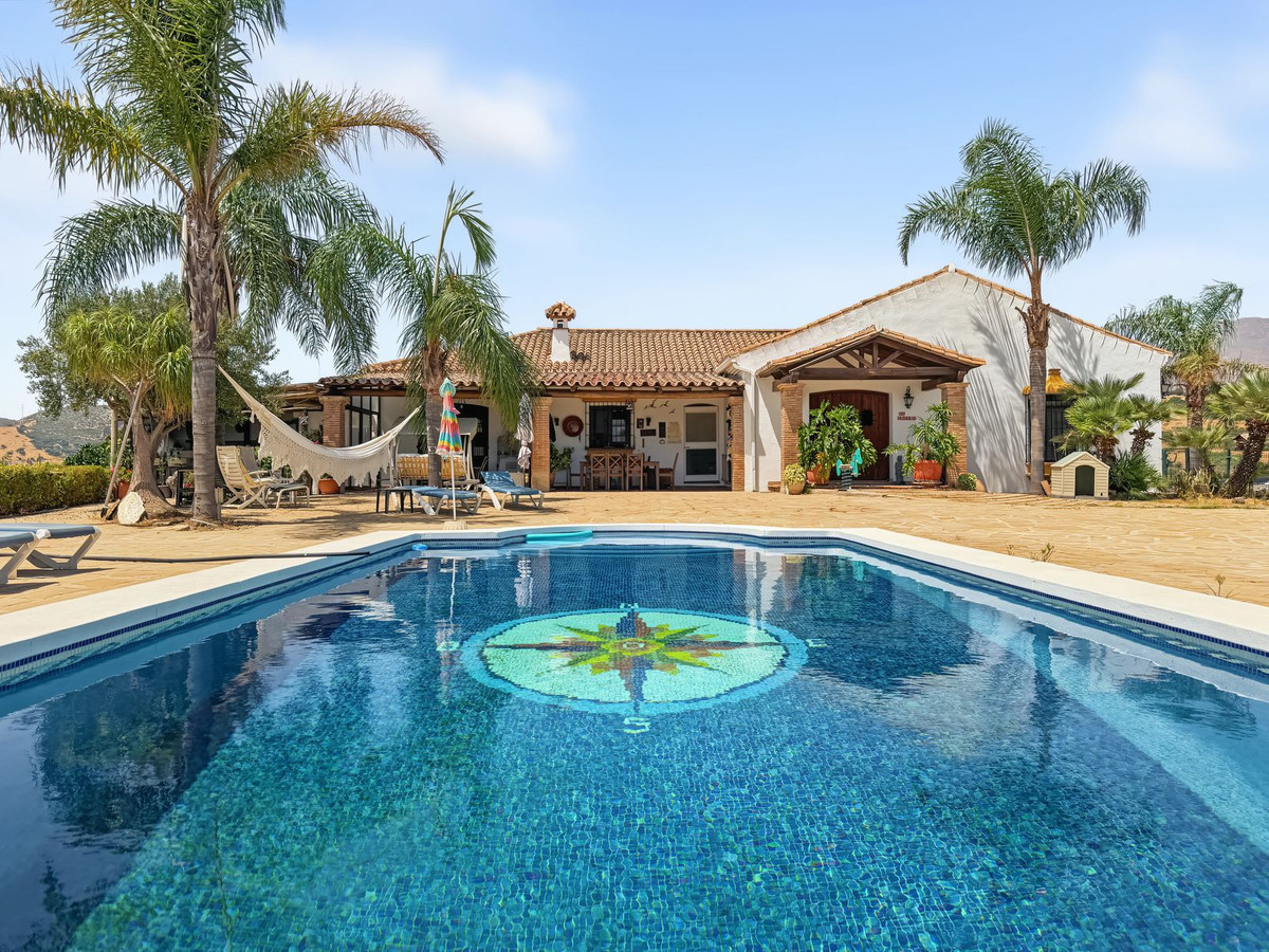 Finca - Cortijo te koop in Casares | 3 slaapkamers H5468413